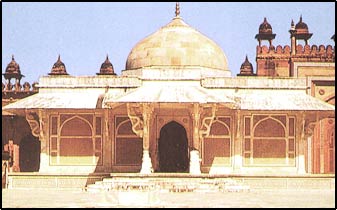 Salim Chisti of Sikri, Fatehpur Sikri, Fatehpur Sikri city, Fatehpur Sikri Tourism, History of Fatehpur Sikri, Visit Fatehpur Sikri, Fatehpur Sikri tour, Fatehpur Sikri Hotels