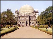 Golgumbaz tomb-Bijapur