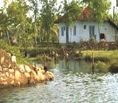 Kerala backwaters, Kerala travel, Kerala tourism, Kerala India, Kerala tourism, transportation, shopping, hotels and accommodation, climate, best season to visit, festivals